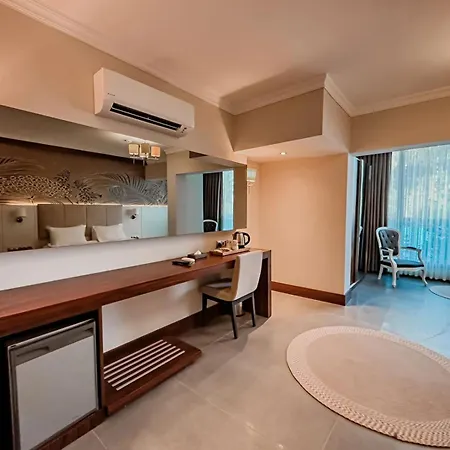 Khaja Hotel&beach *