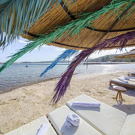 Khaja Hotel&beach Hotell *