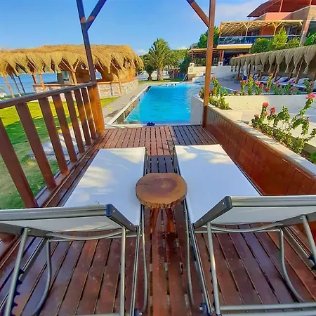 Khaja Hotel&beach Hotell *
